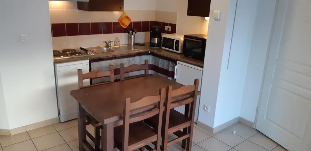 Charmant Logement Avec Piscine Bergerac Exterior photo